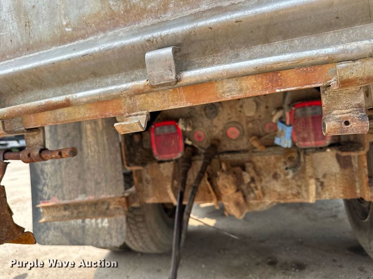 image for item AF9659 2001 Sterling L8500  dump truck