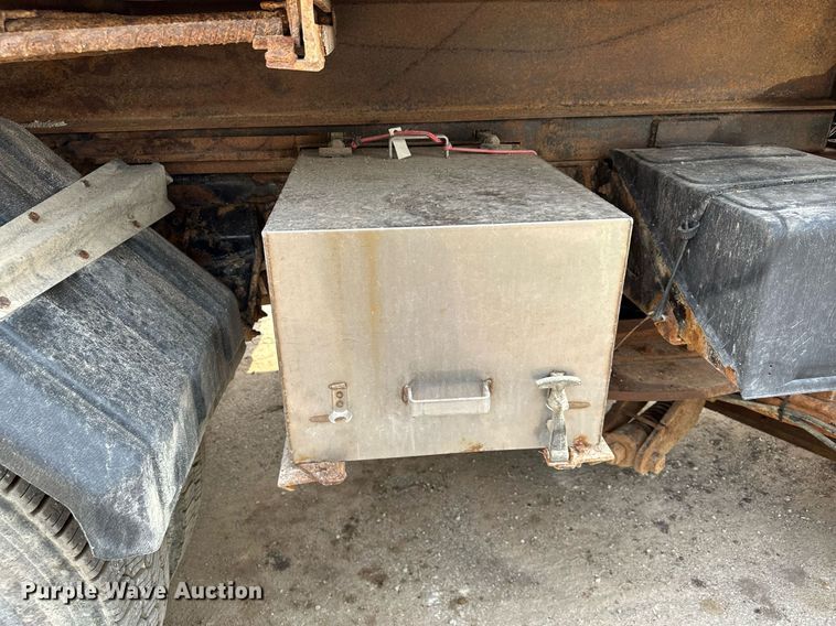 image for item AF9659 2001 Sterling L8500  dump truck