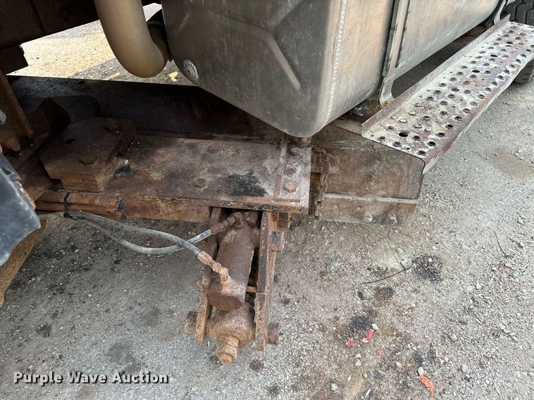 image for item AF9659 2001 Sterling L8500  dump truck