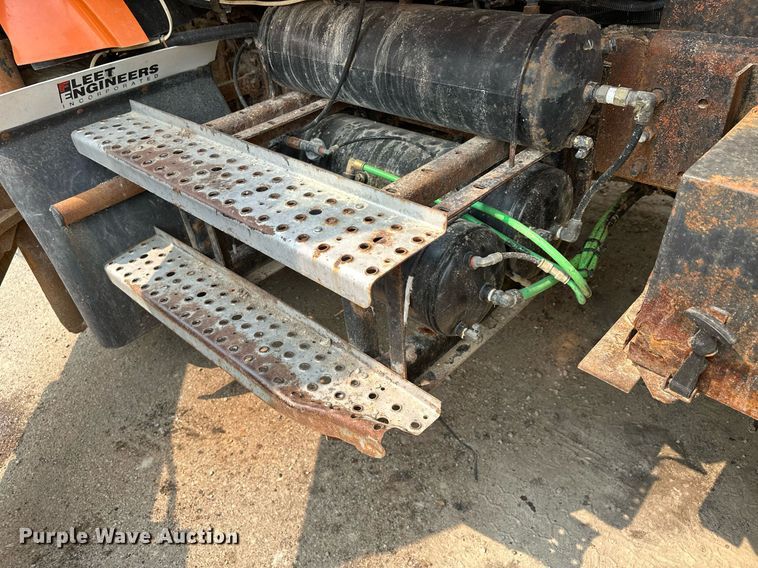 image for item AF9659 2001 Sterling L8500  dump truck