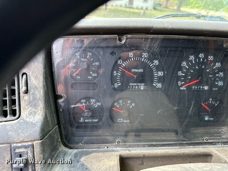 image for item AF9659 2001 Sterling L8500  dump truck