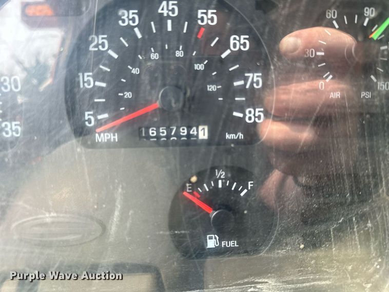 image for item AF9659 2001 Sterling L8500  dump truck