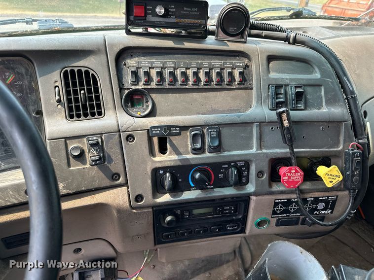 image for item AF9659 2001 Sterling L8500  dump truck