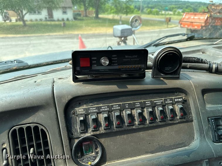 image for item AF9659 2001 Sterling L8500  dump truck