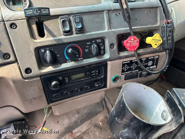 image for item AF9659 2001 Sterling L8500  dump truck