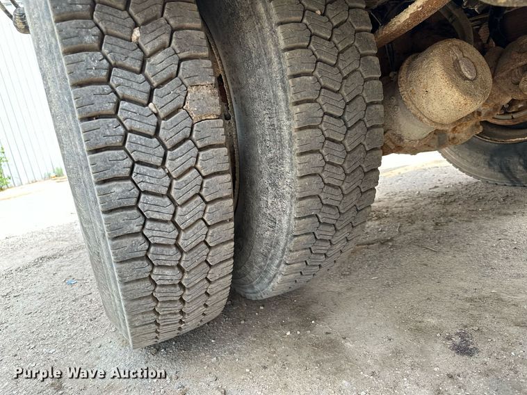 image for item AF9659 2001 Sterling L8500  dump truck