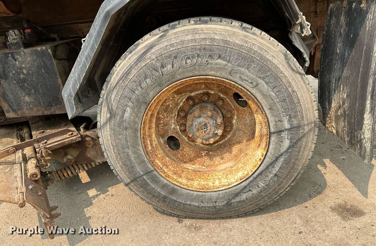 image for item AF9659 2001 Sterling L8500  dump truck