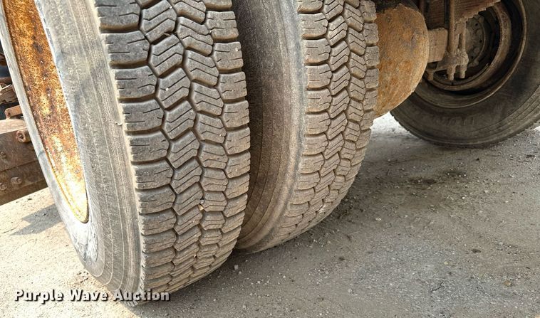 image for item AF9659 2001 Sterling L8500  dump truck