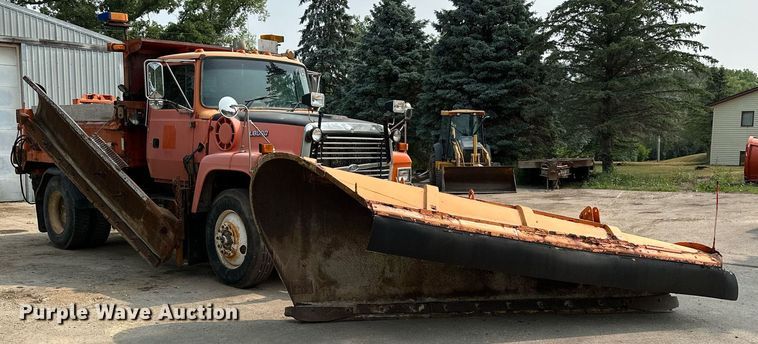 image for item AF9660 1995 Ford L8000  dump truck