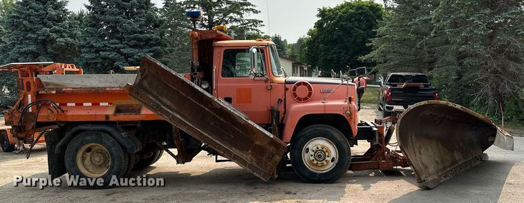 image for item AF9660 1995 Ford L8000  dump truck