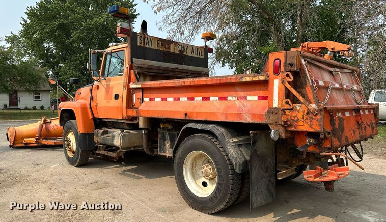 image for item AF9660 1995 Ford L8000  dump truck