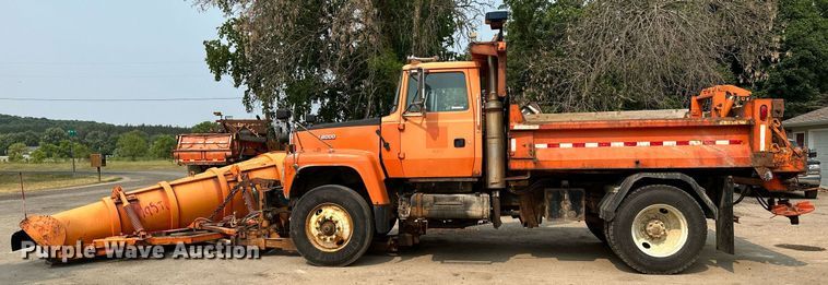 image for item AF9660 1995 Ford L8000  dump truck