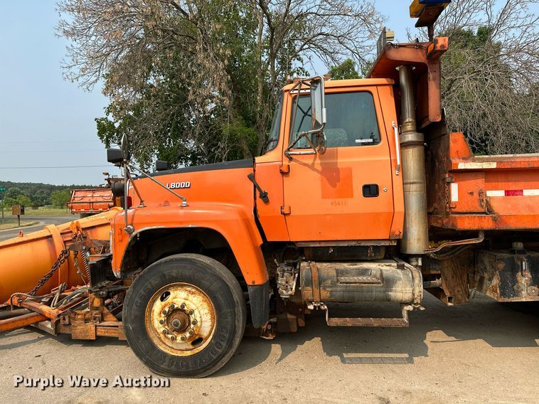 image for item AF9660 1995 Ford L8000  dump truck