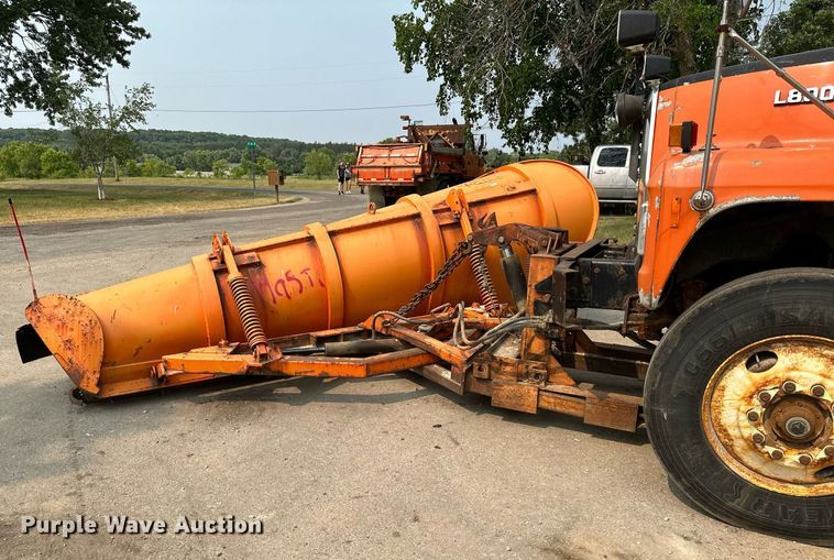 image for item AF9660 1995 Ford L8000  dump truck