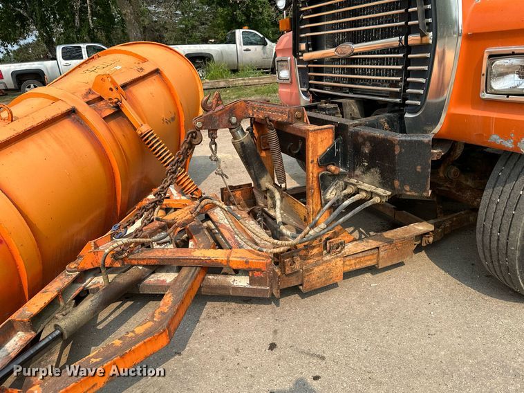 image for item AF9660 1995 Ford L8000  dump truck