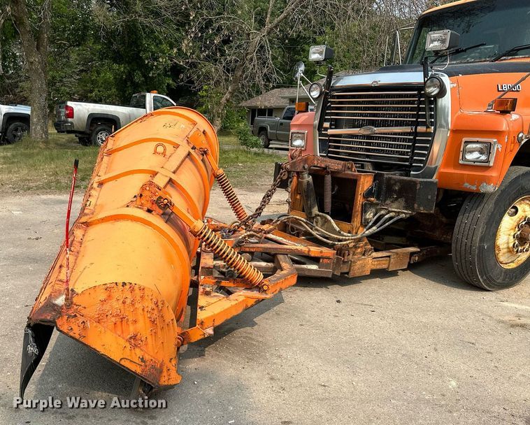 image for item AF9660 1995 Ford L8000  dump truck