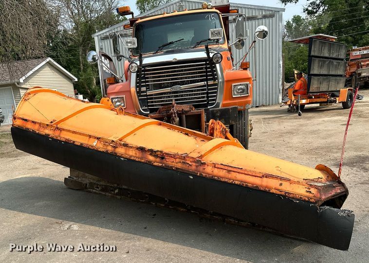 image for item AF9660 1995 Ford L8000  dump truck