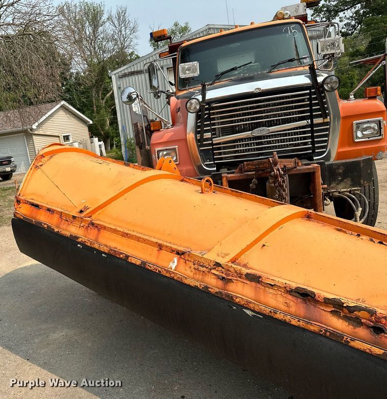 image for item AF9660 1995 Ford L8000  dump truck