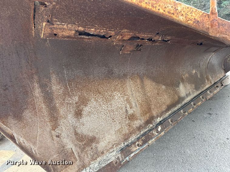 image for item AF9660 1995 Ford L8000  dump truck