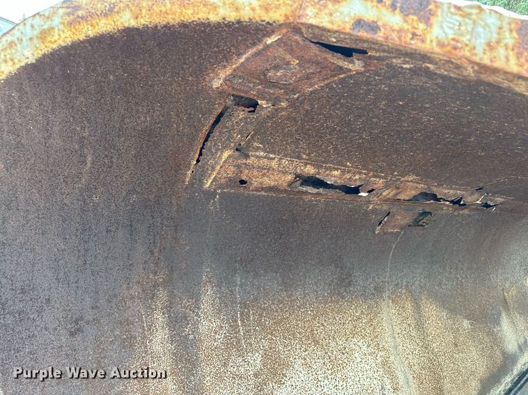 image for item AF9660 1995 Ford L8000  dump truck