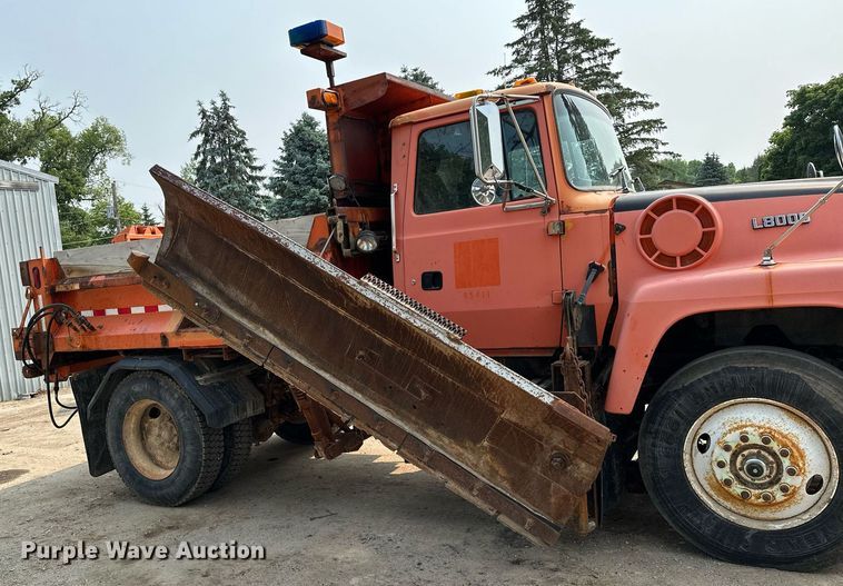 image for item AF9660 1995 Ford L8000  dump truck