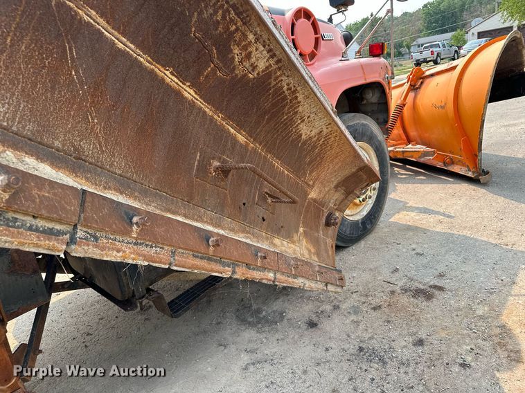 image for item AF9660 1995 Ford L8000  dump truck