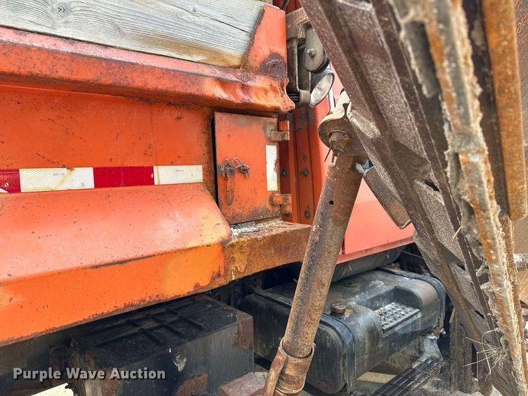 image for item AF9660 1995 Ford L8000  dump truck