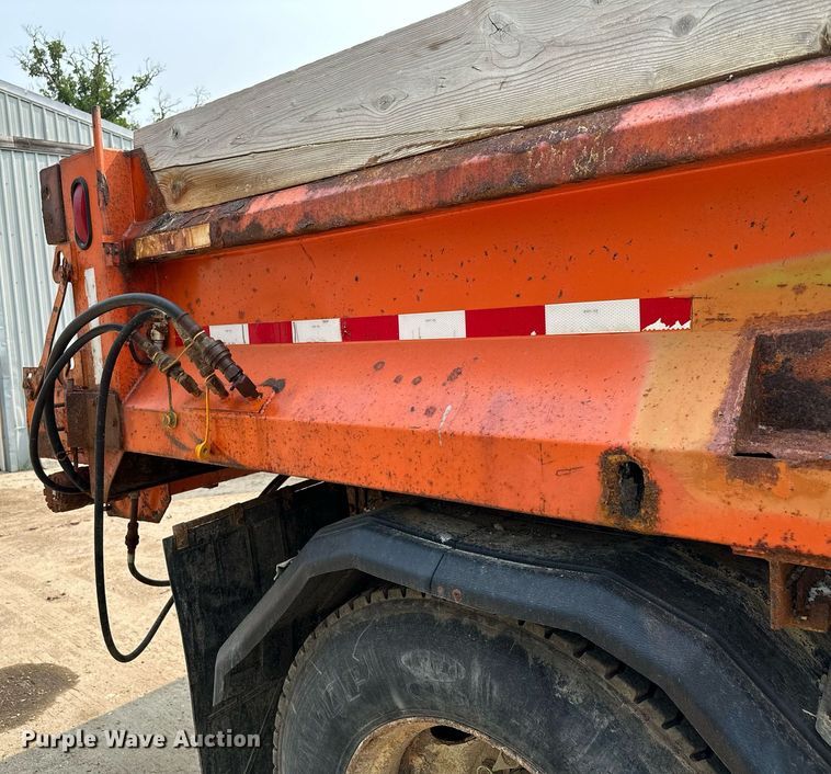 image for item AF9660 1995 Ford L8000  dump truck