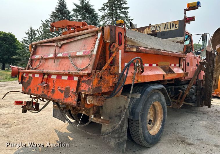 image for item AF9660 1995 Ford L8000  dump truck