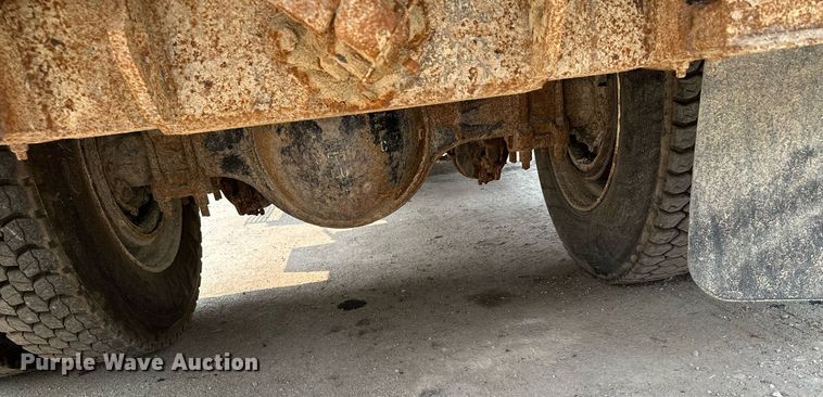 image for item AF9660 1995 Ford L8000  dump truck