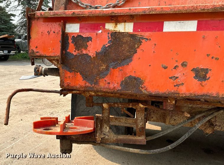 image for item AF9660 1995 Ford L8000  dump truck