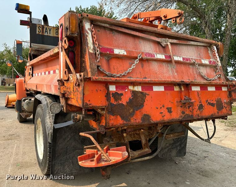 image for item AF9660 1995 Ford L8000  dump truck