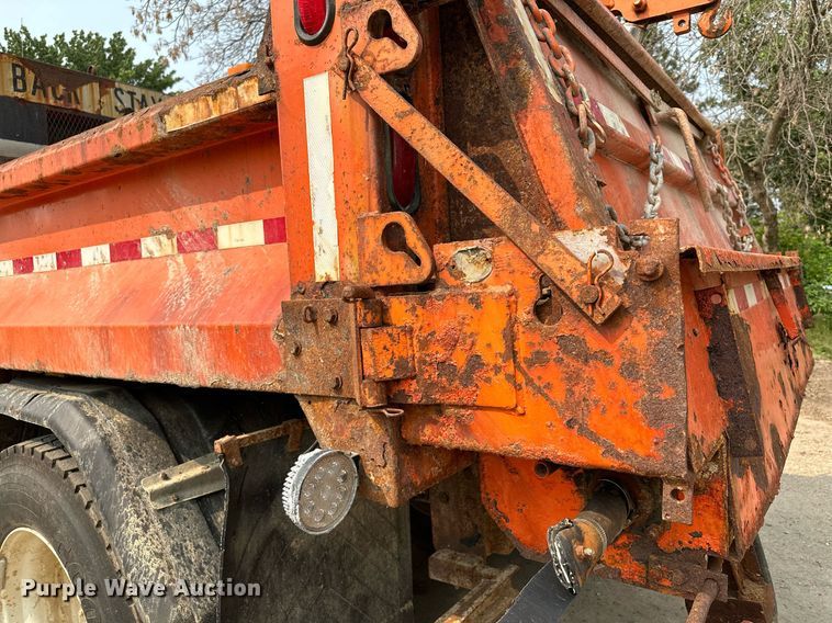 image for item AF9660 1995 Ford L8000  dump truck