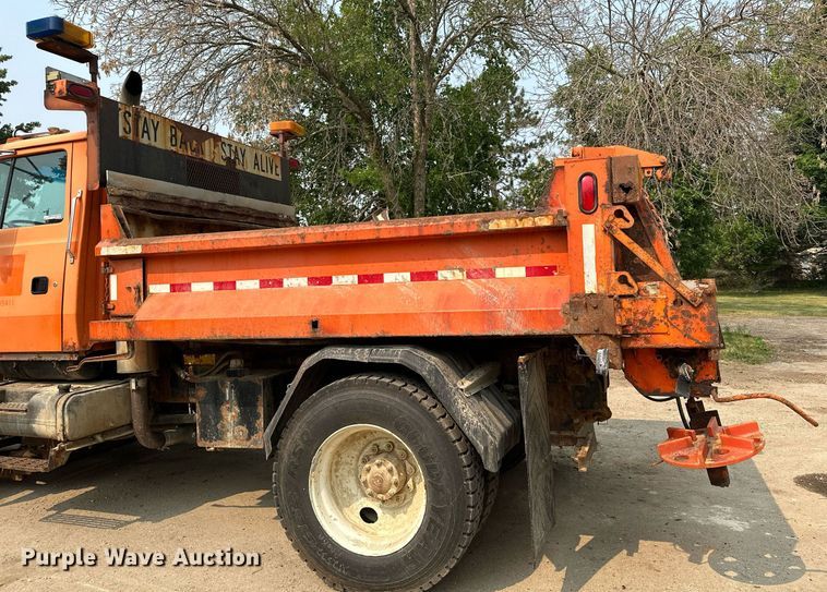 image for item AF9660 1995 Ford L8000  dump truck