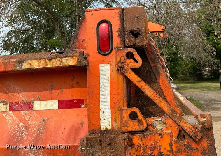 image for item AF9660 1995 Ford L8000  dump truck