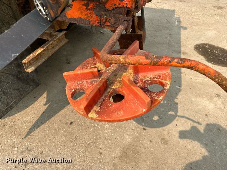 image for item AF9660 1995 Ford L8000  dump truck