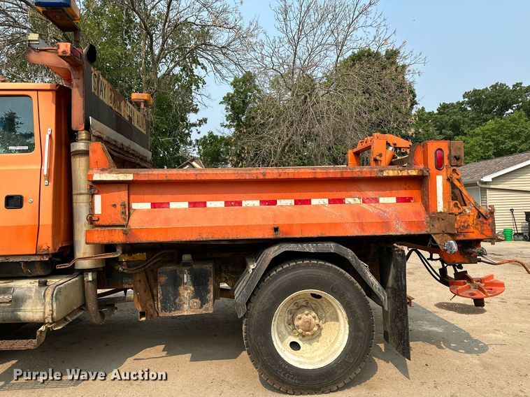 image for item AF9660 1995 Ford L8000  dump truck