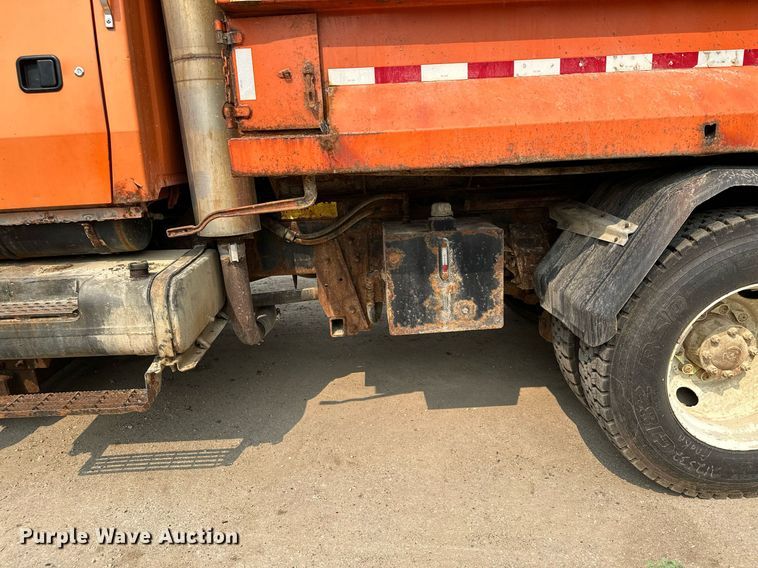 image for item AF9660 1995 Ford L8000  dump truck