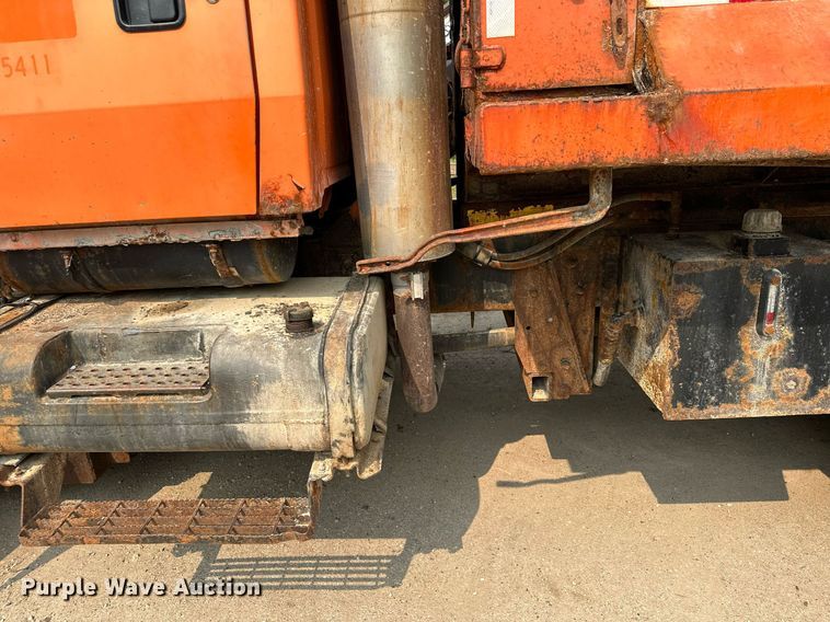 image for item AF9660 1995 Ford L8000  dump truck