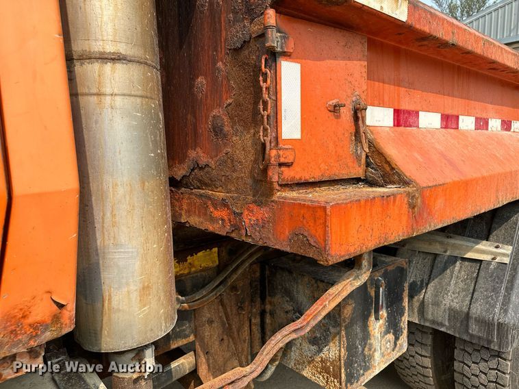 image for item AF9660 1995 Ford L8000  dump truck