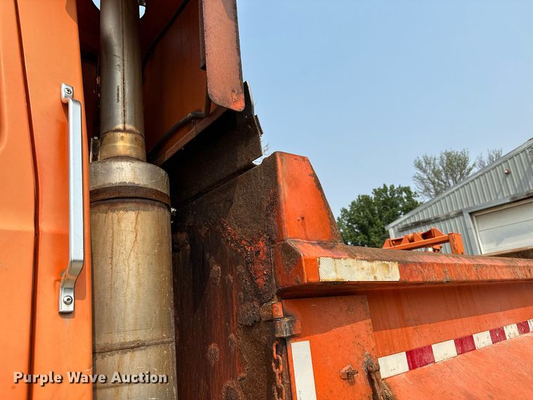 image for item AF9660 1995 Ford L8000  dump truck