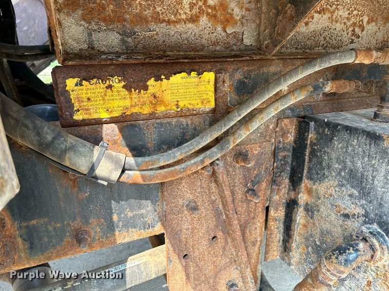 image for item AF9660 1995 Ford L8000  dump truck