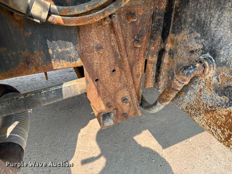 image for item AF9660 1995 Ford L8000  dump truck