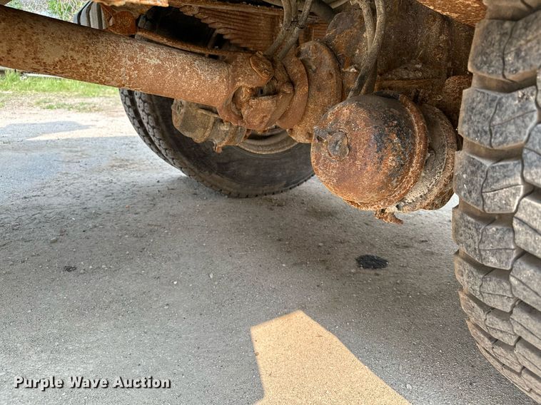 image for item AF9660 1995 Ford L8000  dump truck