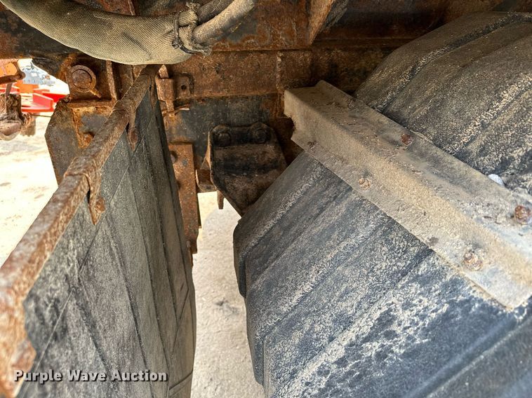 image for item AF9660 1995 Ford L8000  dump truck