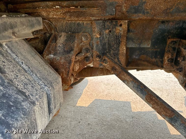 image for item AF9660 1995 Ford L8000  dump truck