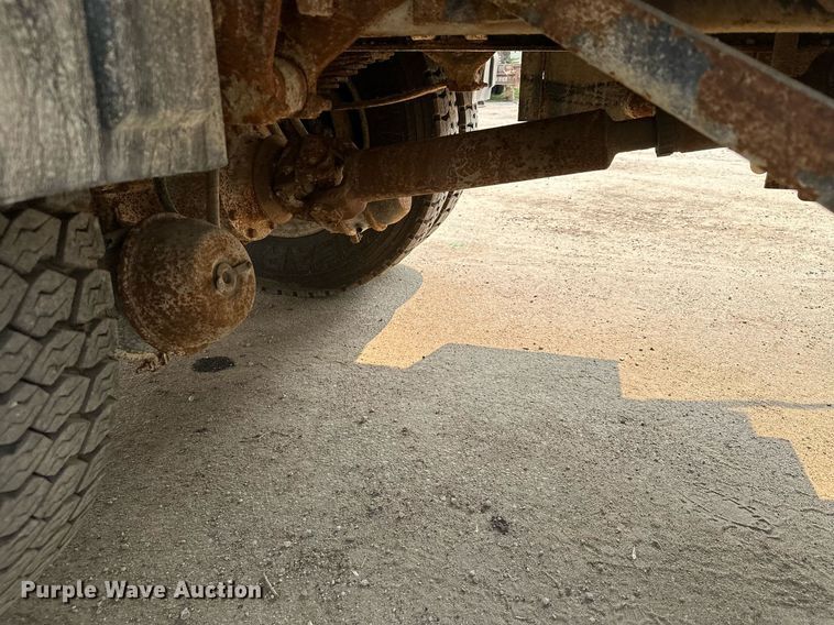 image for item AF9660 1995 Ford L8000  dump truck