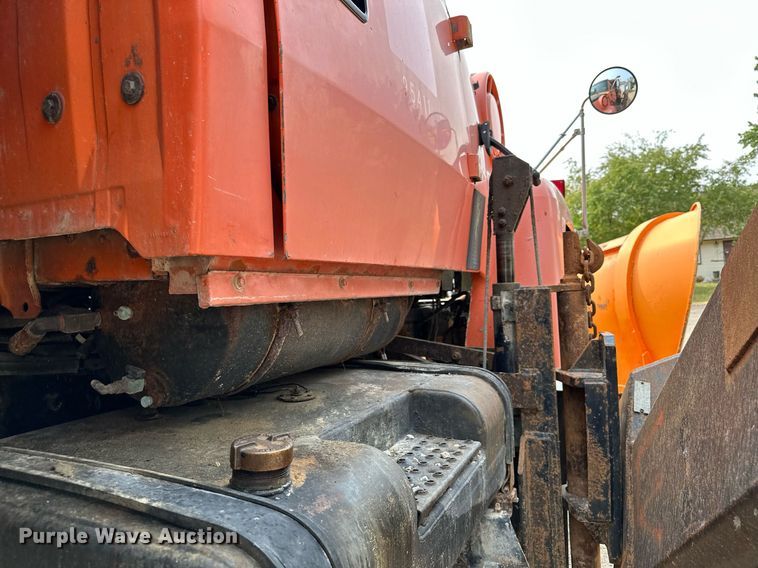 image for item AF9660 1995 Ford L8000  dump truck