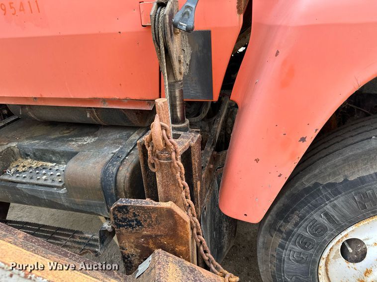 image for item AF9660 1995 Ford L8000  dump truck