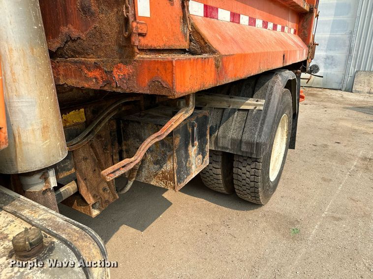 image for item AF9660 1995 Ford L8000  dump truck